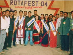 Miss & Mr Rotafest 2004 with Rotaract Members